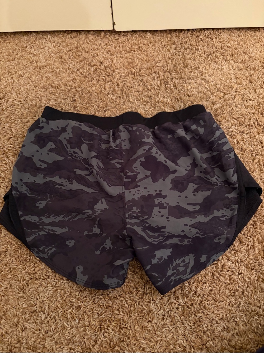 Under armour camo shorts - Picture 2 of 2